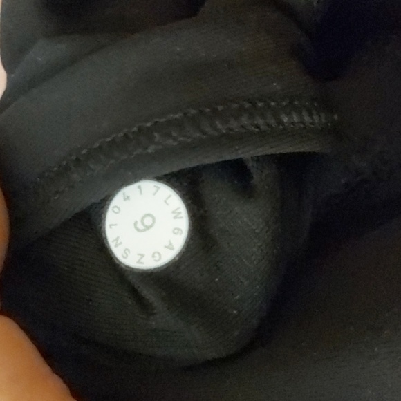 COPY - Lululemon Wunder Under Crop (Hi-Rise) *Full-On Luxtreme 21", Black, Size… - Picture 10 of 10